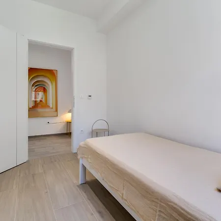 Minimalist By Interhome *