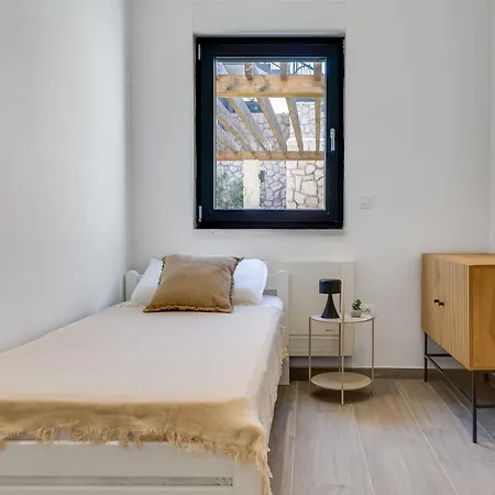 Minimalist By Interhome *