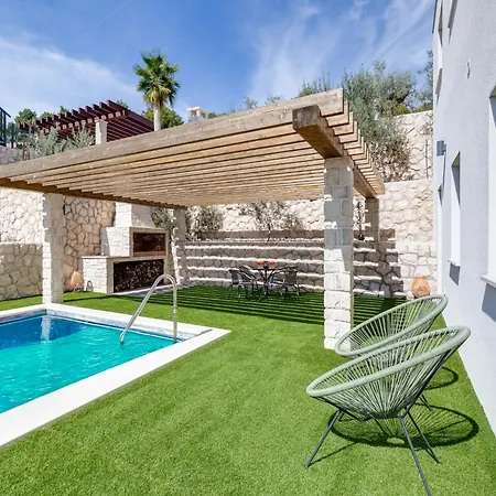 Minimalist By Interhome